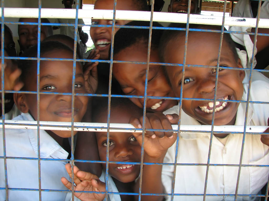 Students hamming it up for the camera. (Category:  Travel)