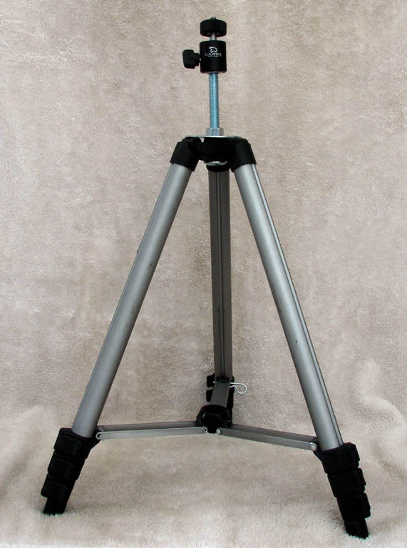 This is an ultralight tripod I made myself out of a set of cheap tripod legs and a Giotto MH-1004 ball head. (Category:  Photography)