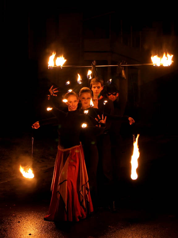 Fire juggling (Category:  Photography)