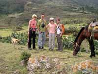 Perro y cuatro amigos y caballo. (Category:  Travel)