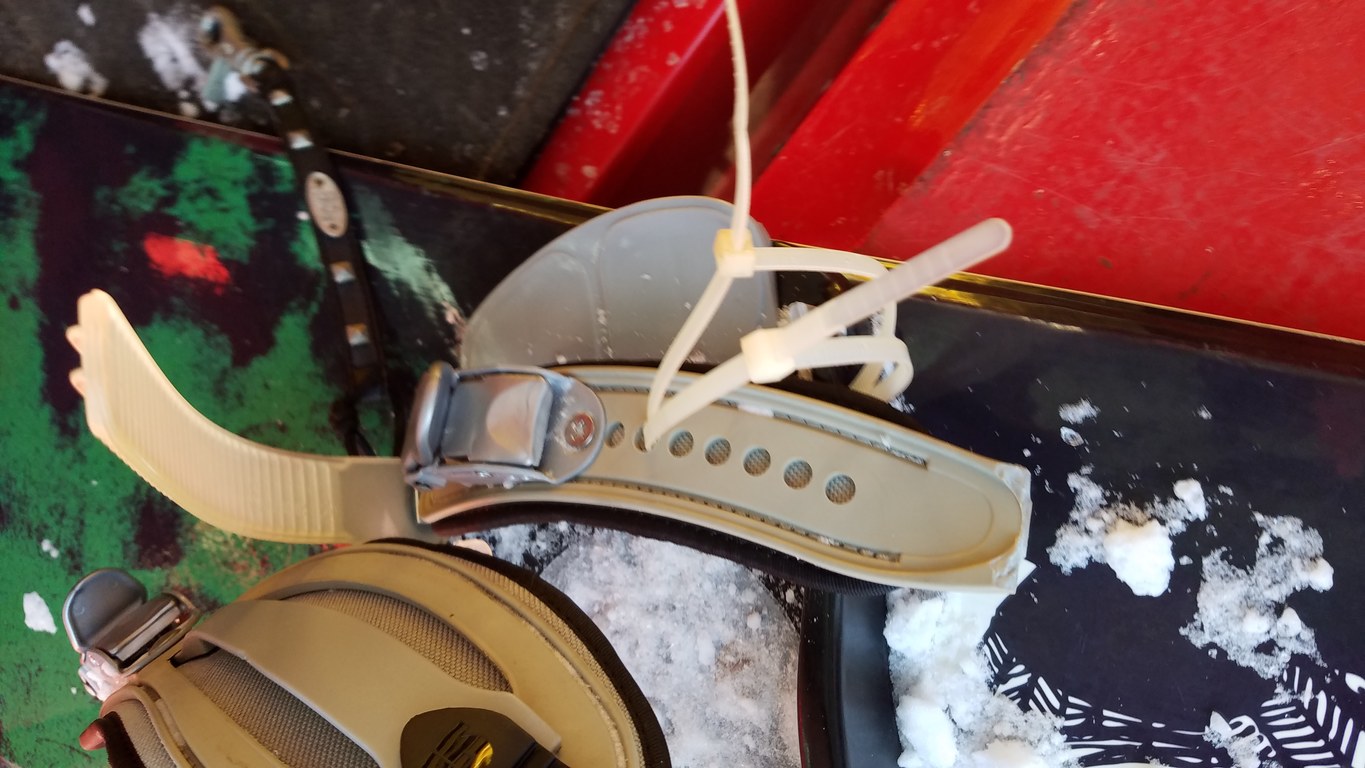 After the first run, this strap broke. I fixed it with zip ties. (Category:  Skiing)